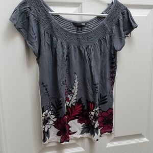 🌻 3 / $20 H&M Charcoal and Burgundy Floral Blouse
